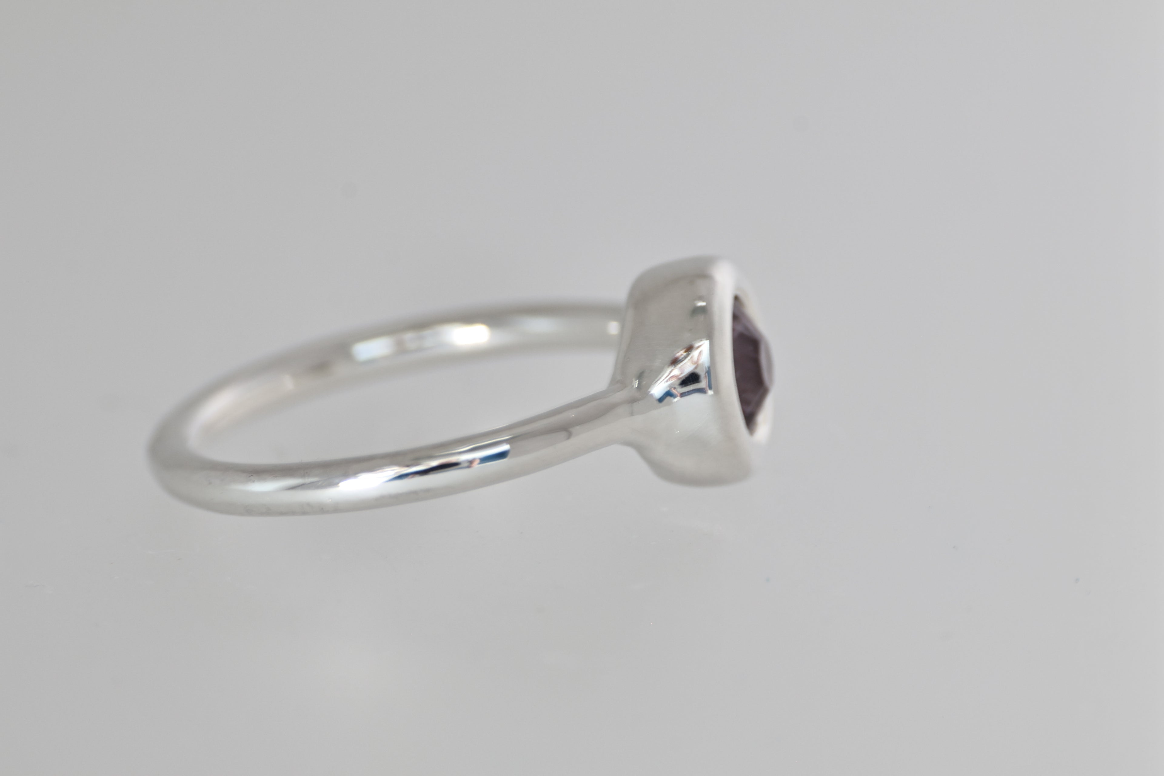 Thick Bezel Tunduru Color-Shift Garnet Silver Ring
