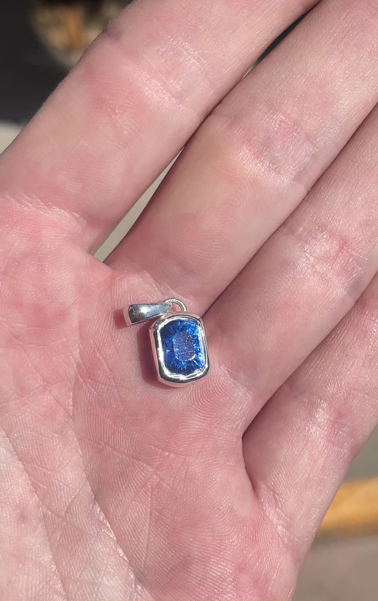 "England Flag" Spinel Bezel-Set Pendant in Silver