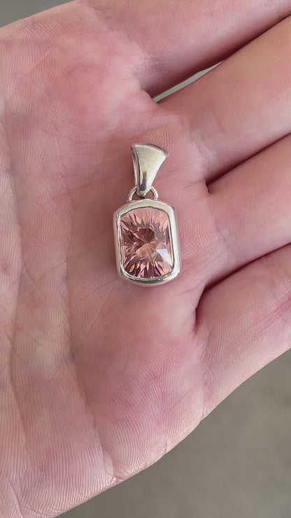 "England Flag" YAG Bezel-Set Pendant in Silver