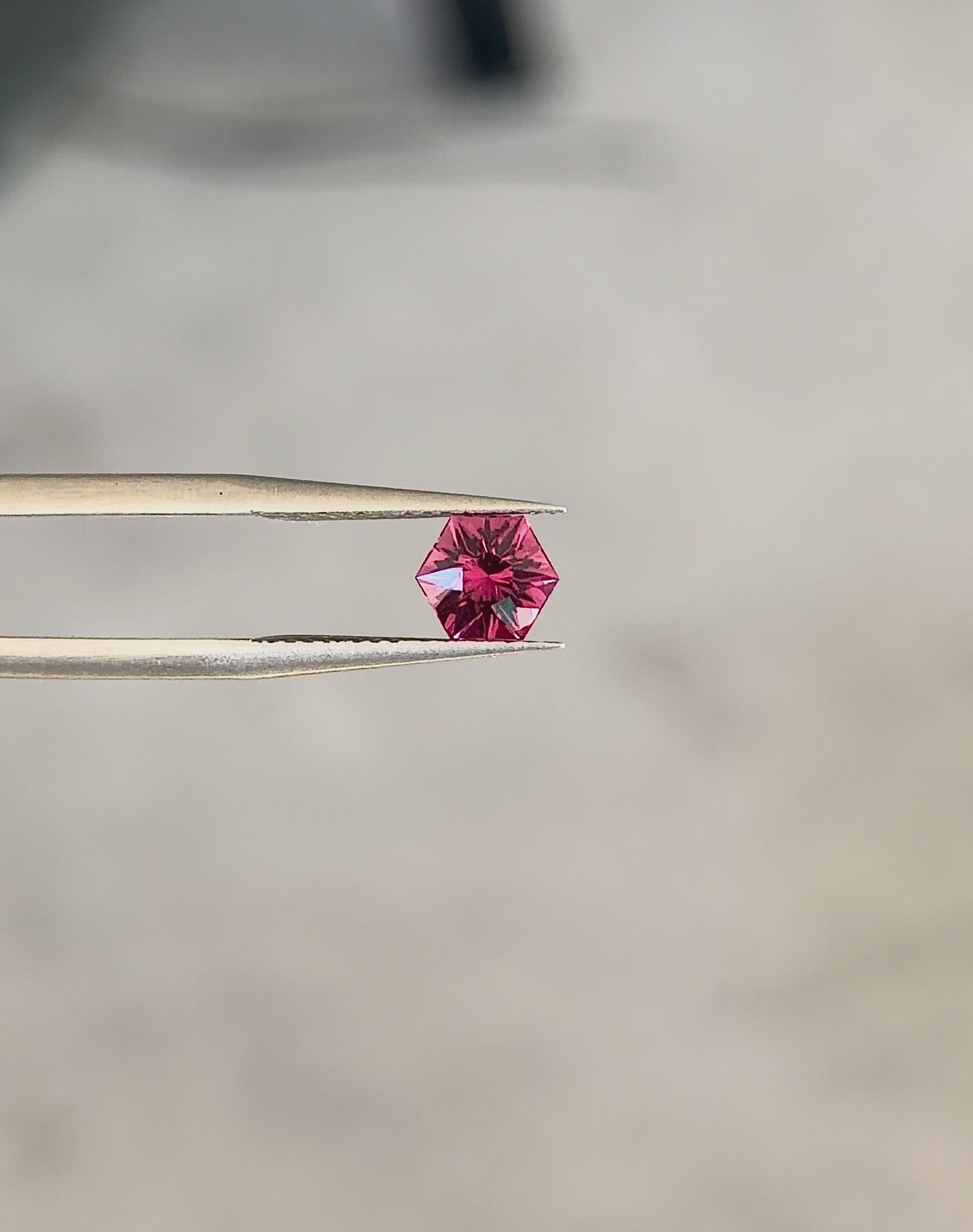 Tunduru Garnet 1 ct. Hexagon