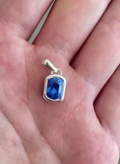 "England Flag" Spinel Bezel-Set Pendant in Silver