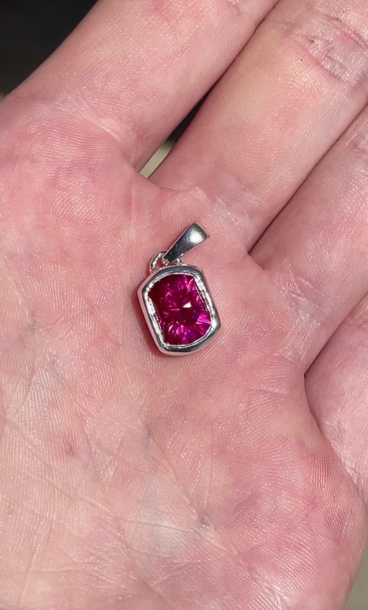 "England Flag" Sapphire Bezel-Set Pendant in Silver