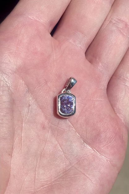 "England Flag" YAG Bezel-Set (Yttrium Aluminum Garnet) Pendant in Silver